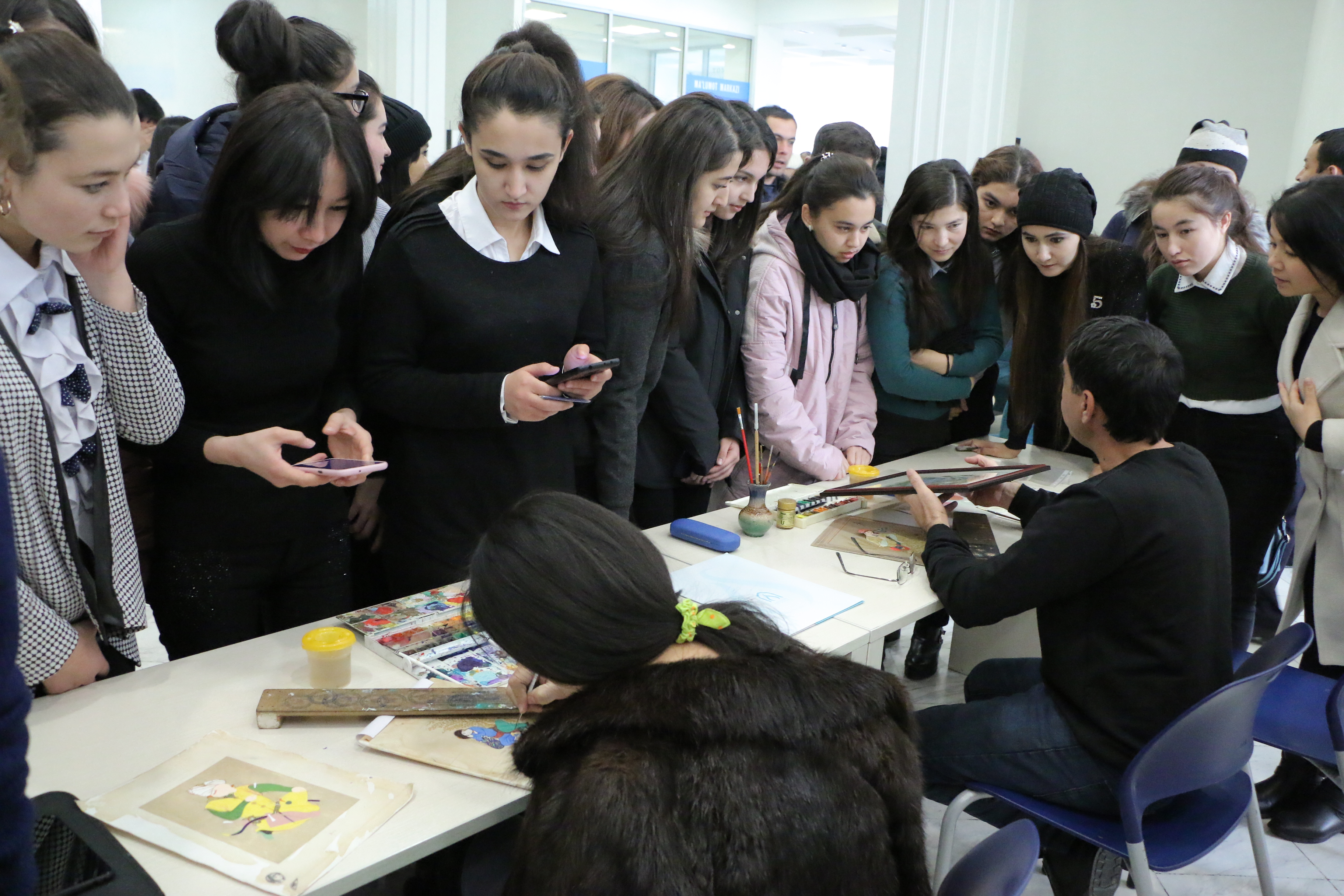 Миниатюра санъатига бағишланган кўчма кўргазма ва  маҳорат дарси