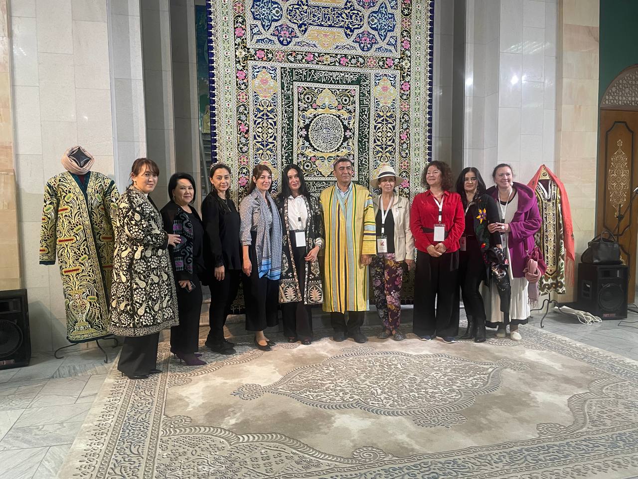 “BUXORONING ZARRIN JILVASI”