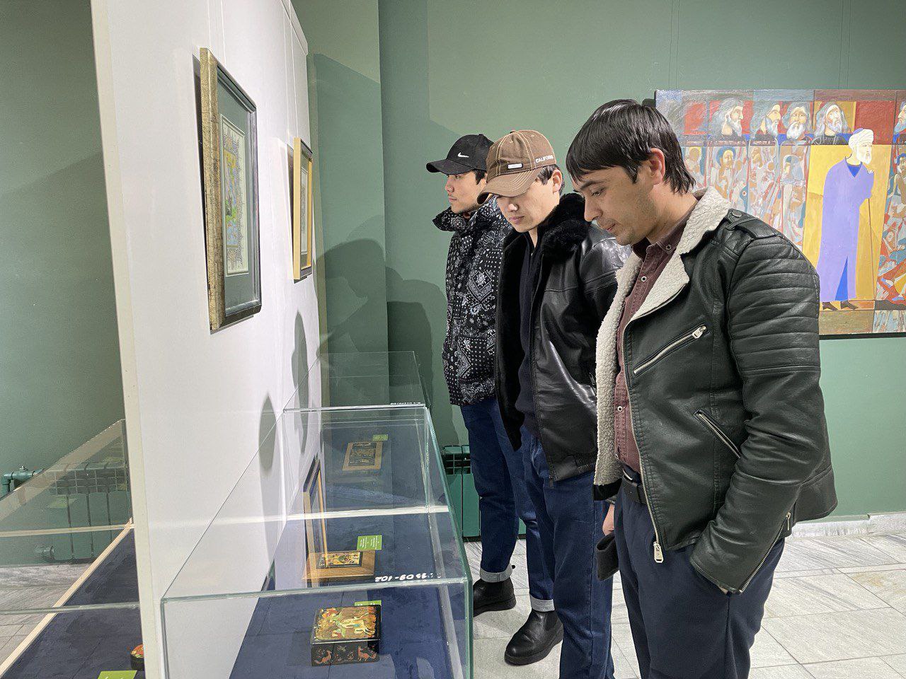 “Milliy merosga mening hissam!” umumxalq aksiyasi doirasida aholidan sotib olingan va  tuhfa sifatida qabul qilingan qadimiy ashyolar namunalari ko‘rgazmasi tashkil etildi.