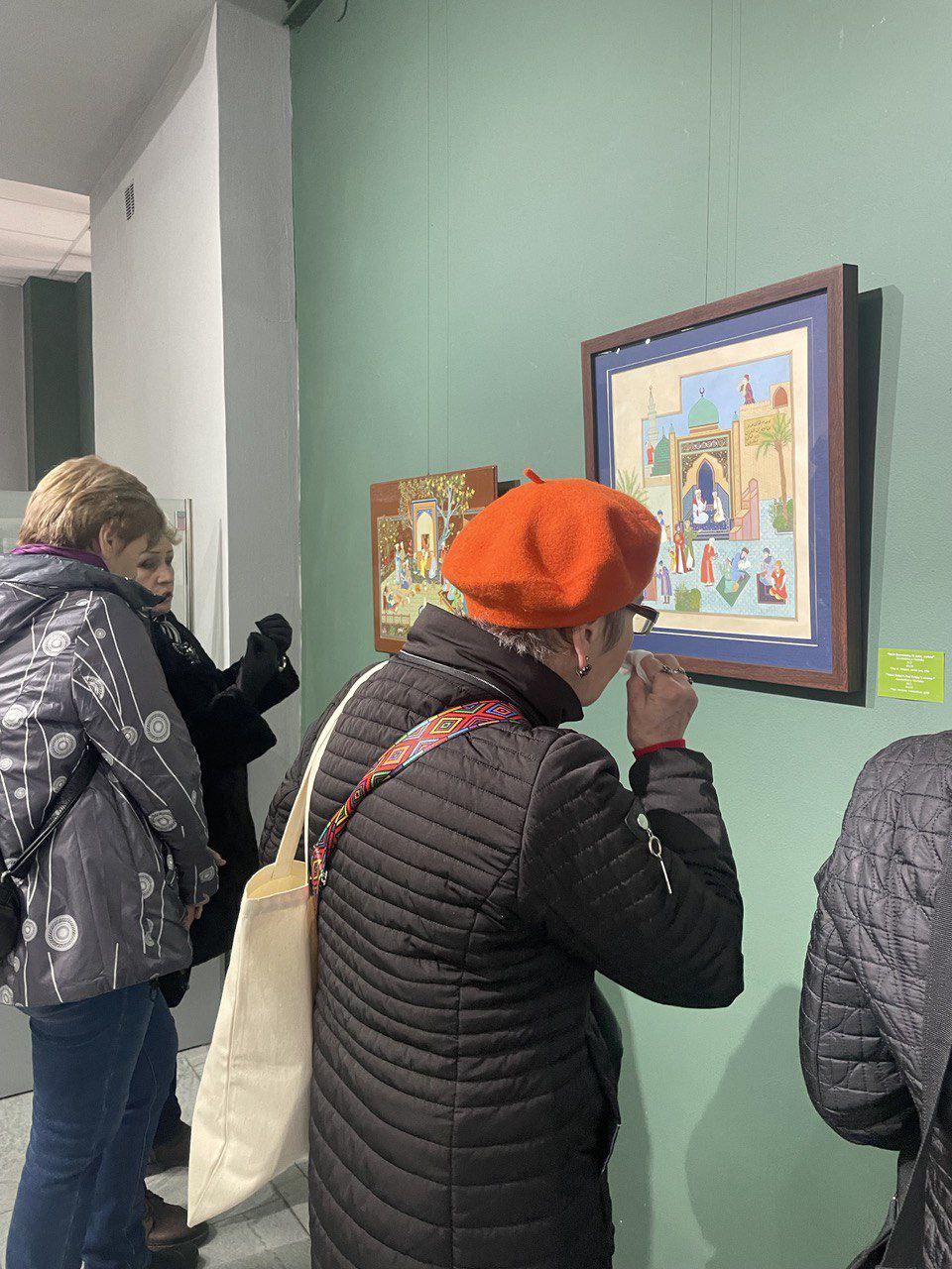 Badiiy ijodkorlar uyushmasi aʼzosi, miniatyurachi rassom Behzod Xadjimetov va yosh miniatyurachi rassomlarning “Sharq nafis sanʼati yоshlar nigohida – V” nomli anʼanaviy koʻrgazmasining ochilish marosimi boʻlib oʻtdi.